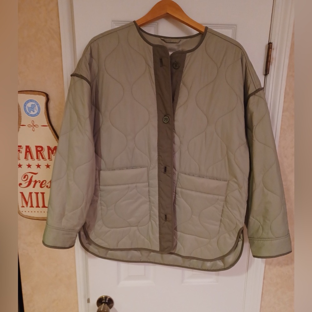 Brand New Abercrombie and Finch Olive Quilted Women's Jacket